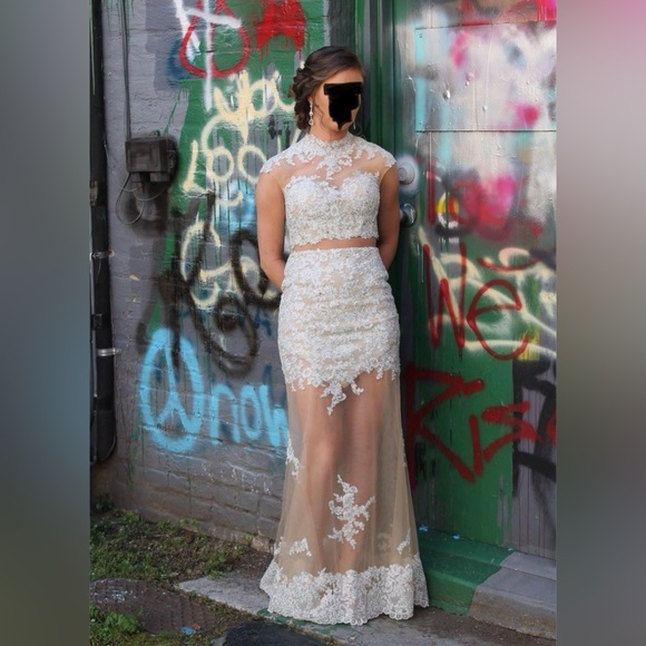 Stunning Mac Duggal Two Piece Formal - Picture 1 of 12